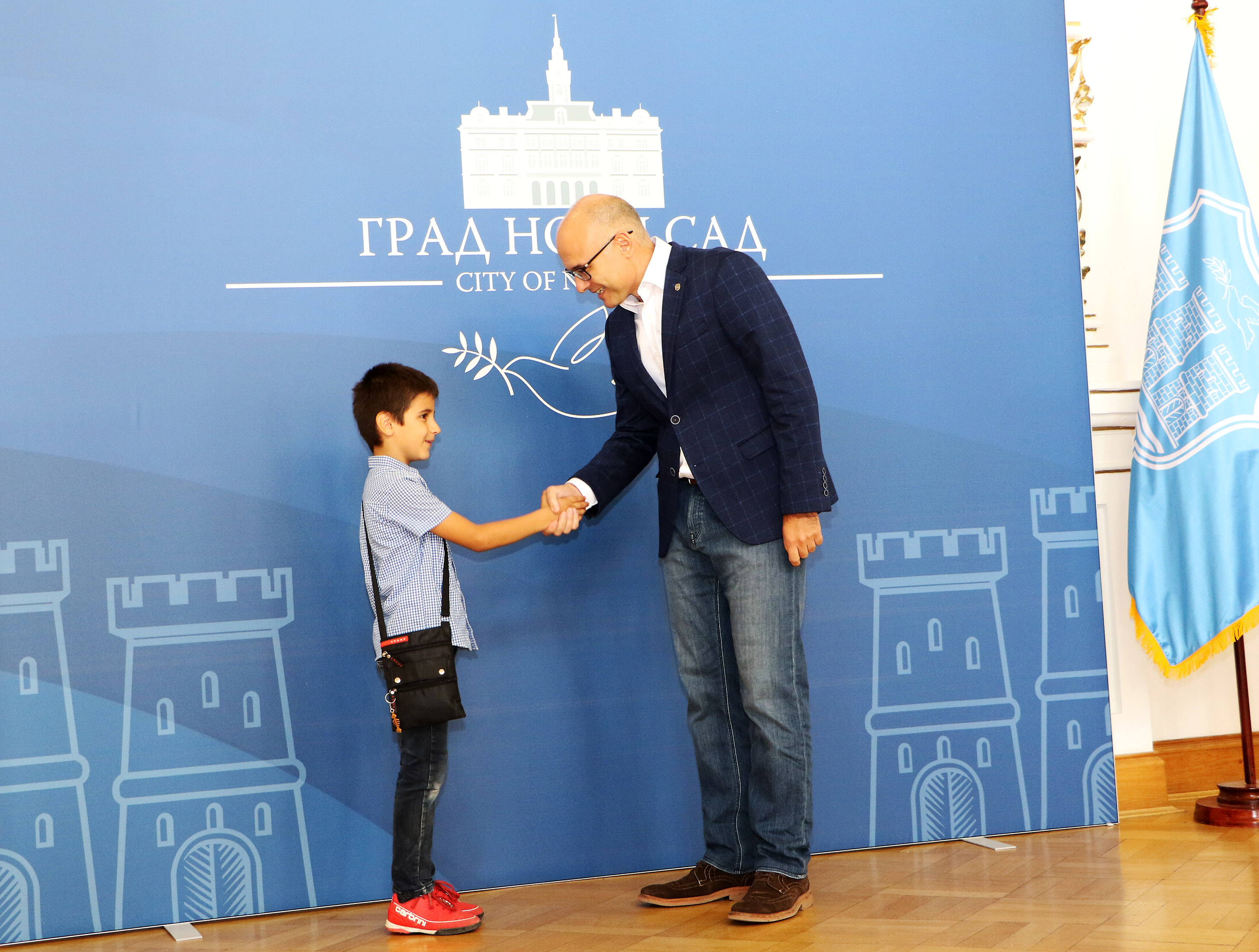 Gradonačelnik Novog Sada sa dečakom Simonom