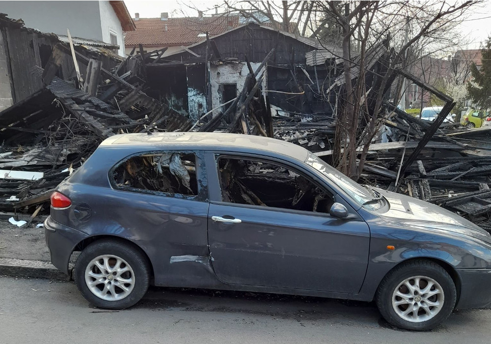 Automobil koji je izgoreo u požaru