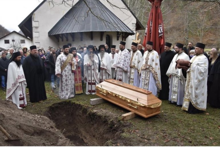 SAHRANJEN UBIJENI MONAH STEFAN: Manastir Glogovac i STOTINE LJUDI,  ispratilo ga na večni počinak (FOTO) | Najnovije vesti - Srbija danas