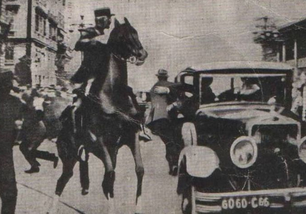 Trenutak kada atentator Vlado Černozemski skače na kola i ubija kralja Aleksandra u Marselju