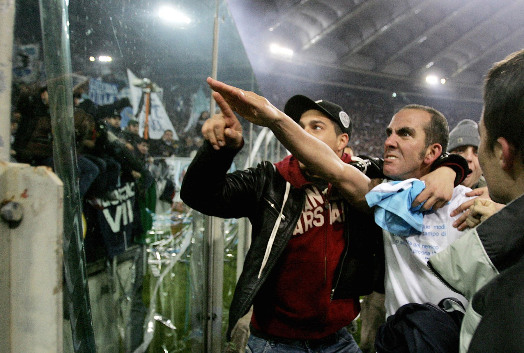 Paolo Di Kanio salutira navijačima Lacija fašističkim pozdravom