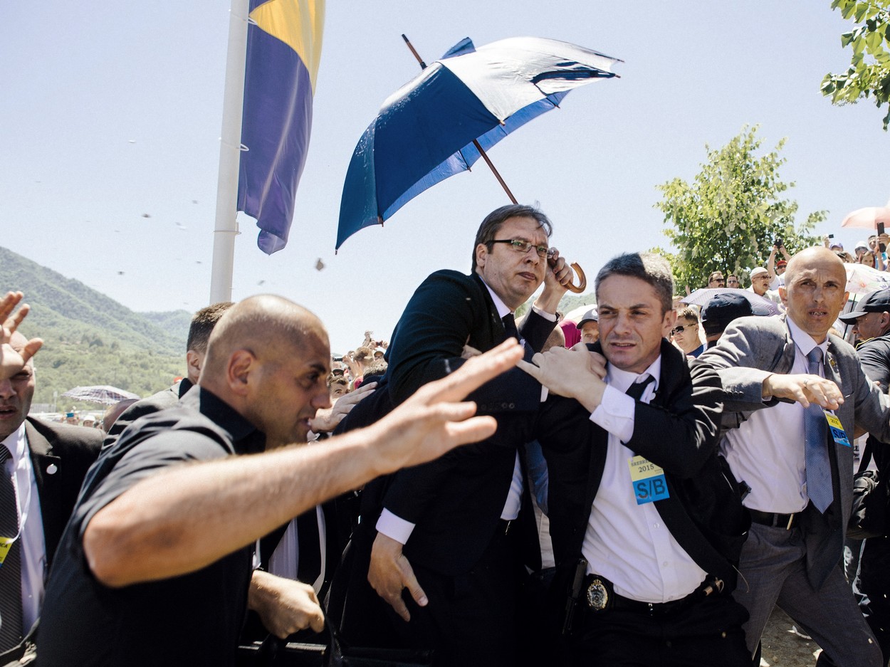 Napad na premijera Vučića u Srebrenici