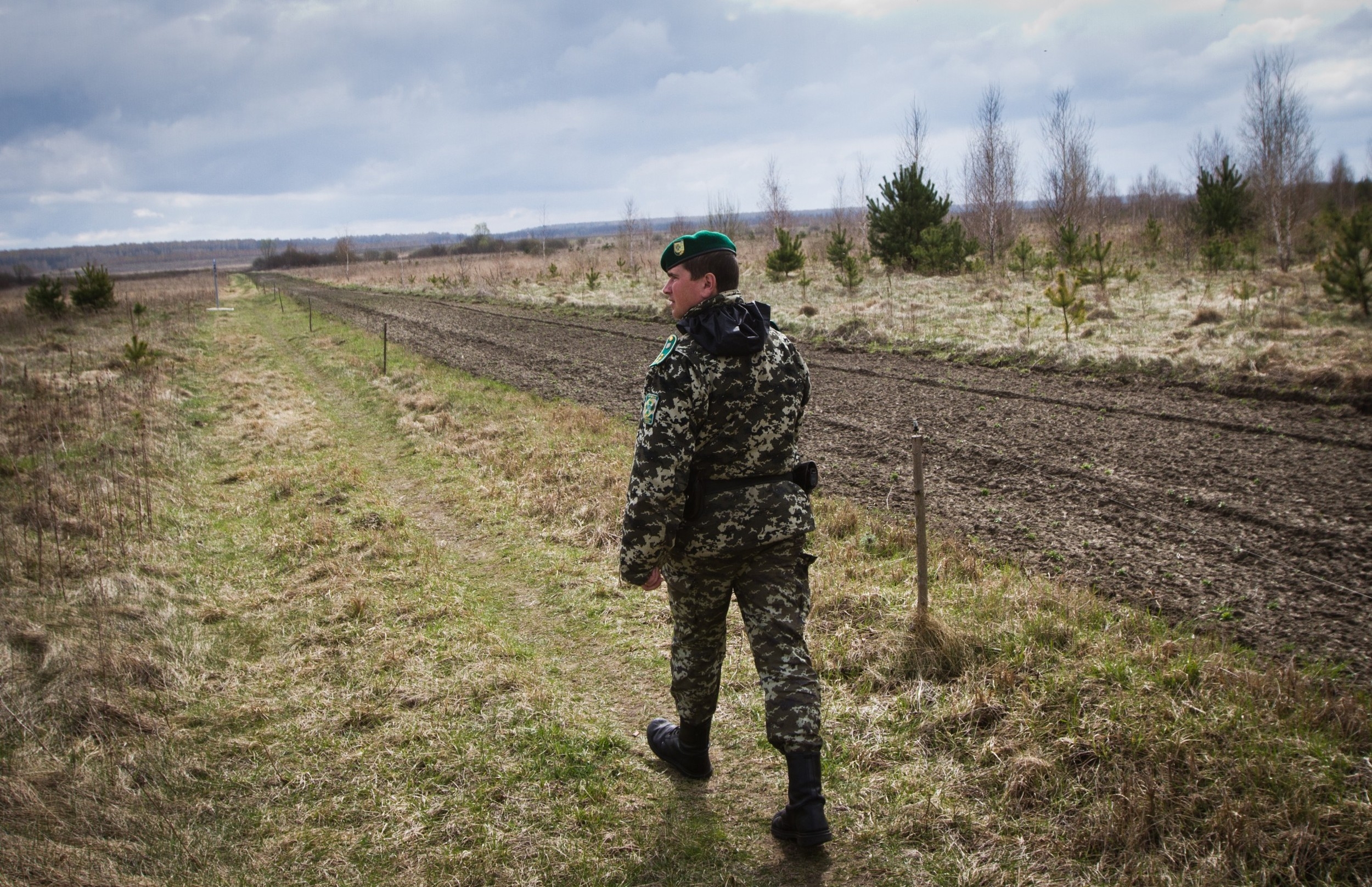 Vojnik posmatrač na granici Ukrajine sa Rusijom