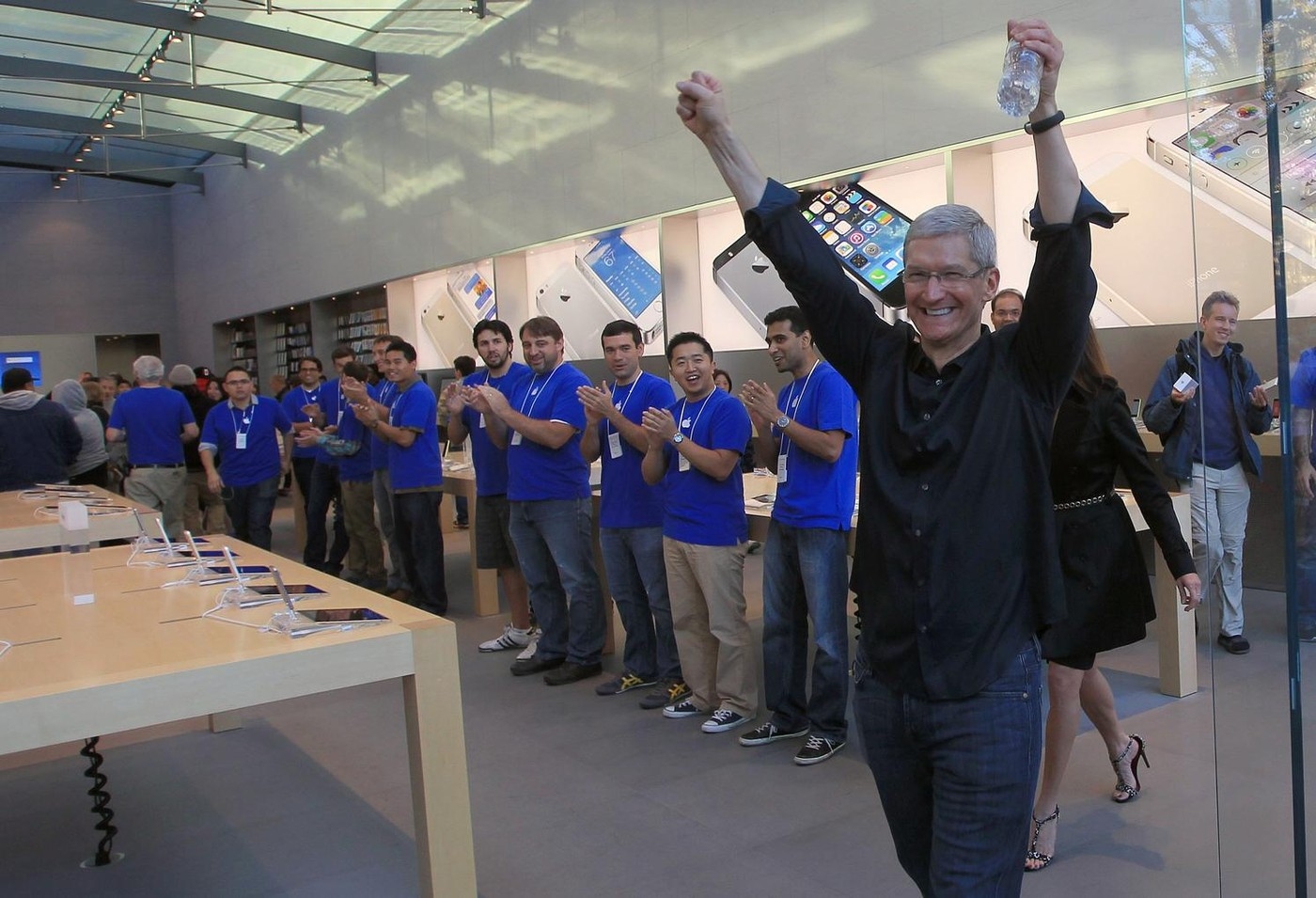 Tim Cook sa radnicima Apple