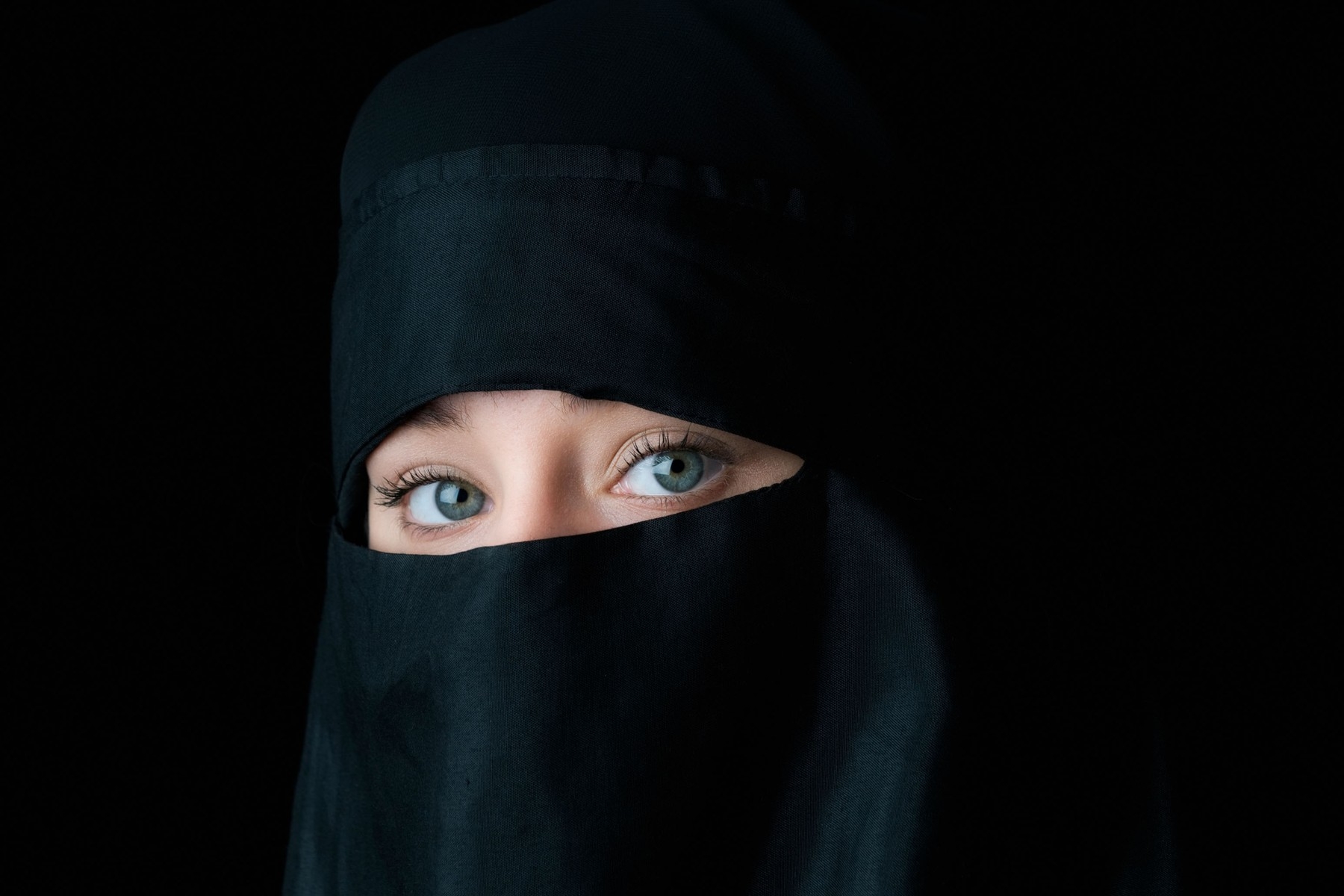 Žena u tradicionalnoj muslimanskoj nošnji