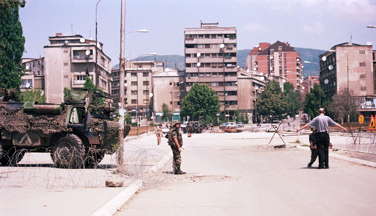 NATO trupe u Kosovskoj Mitrovici