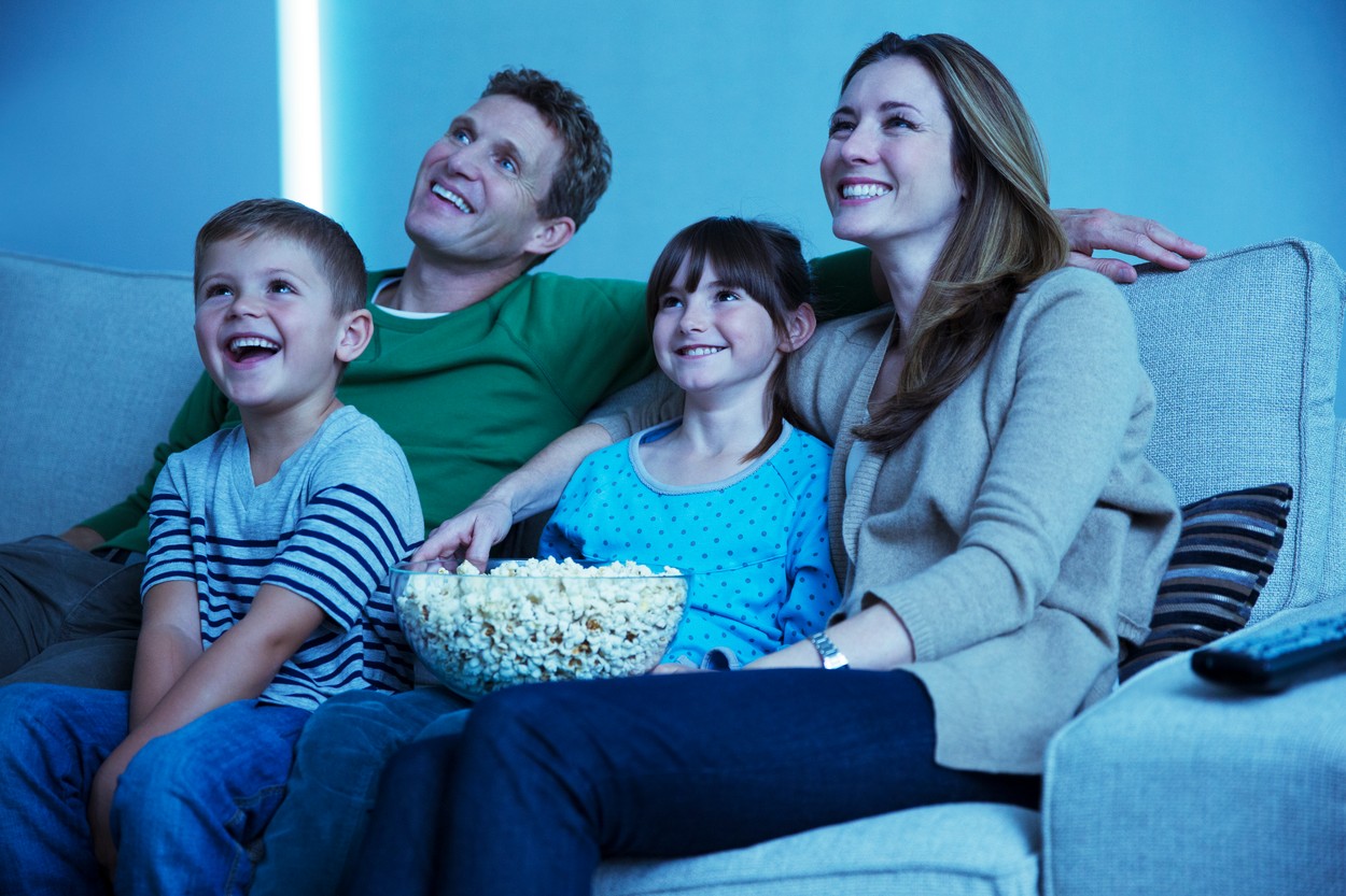 Porodica gleda film