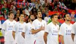 Košarkaši Srbije pevaju himnu.