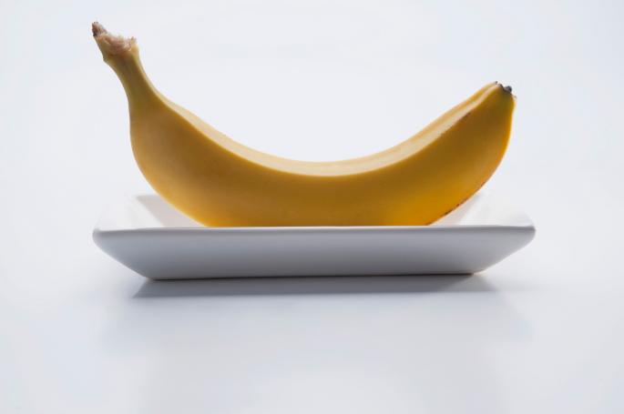 banana na stolu