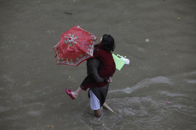 ljudi u poplavama u Pakistanu