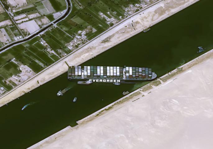 Brod Ever given u Sueckom kanalu