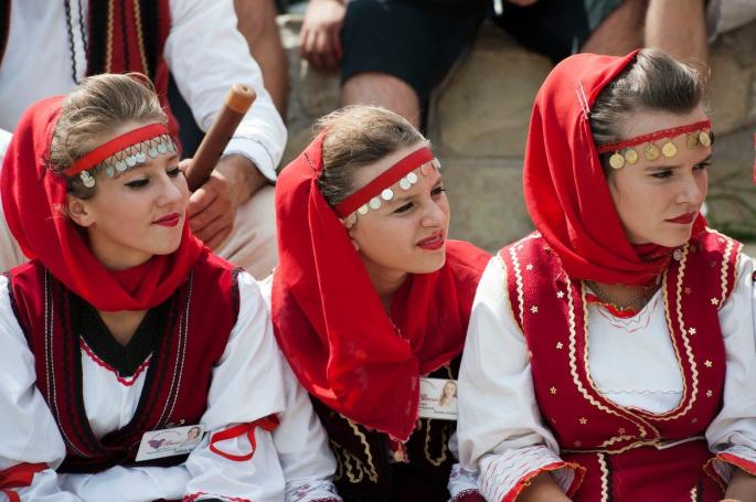 Za upoznavanje albanke Srbi za