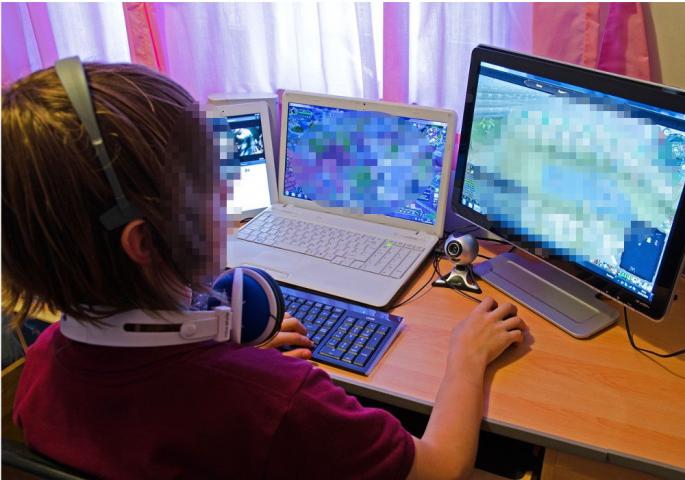 Dečak, igrice, računar, kompjuter