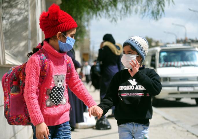 Deca nose zaštitne maske od korona virusa