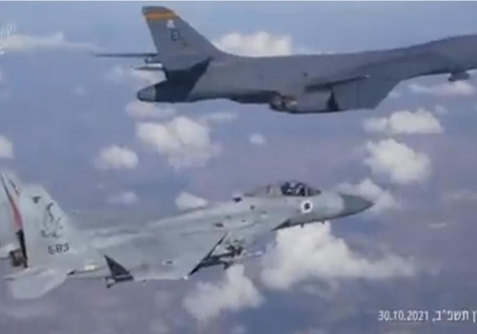 Izraelski F-15 i američki bombarder B-1B