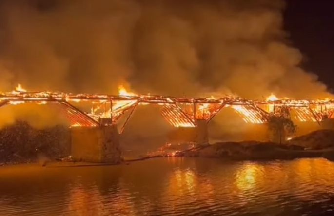 Kineski most u plamenu