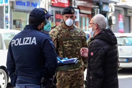 Coronavirus News - Page 10 Italija-policija